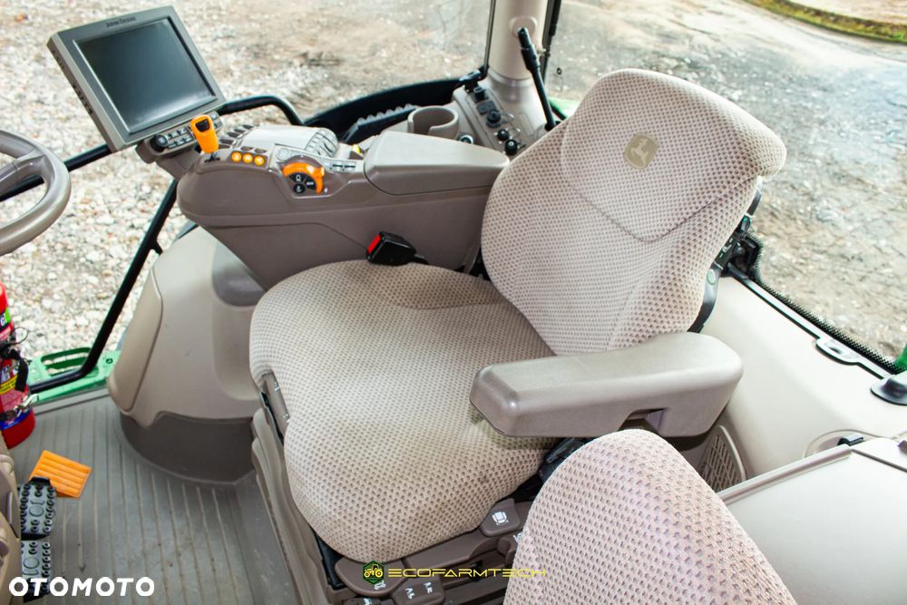 John Deere 6215R - 6