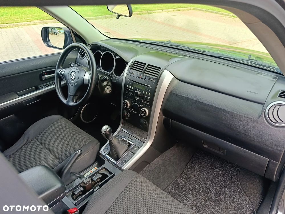 Suzuki Grand Vitara 2.0 - 12