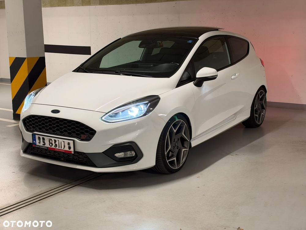 Ford Fiesta 2018 photo 2
