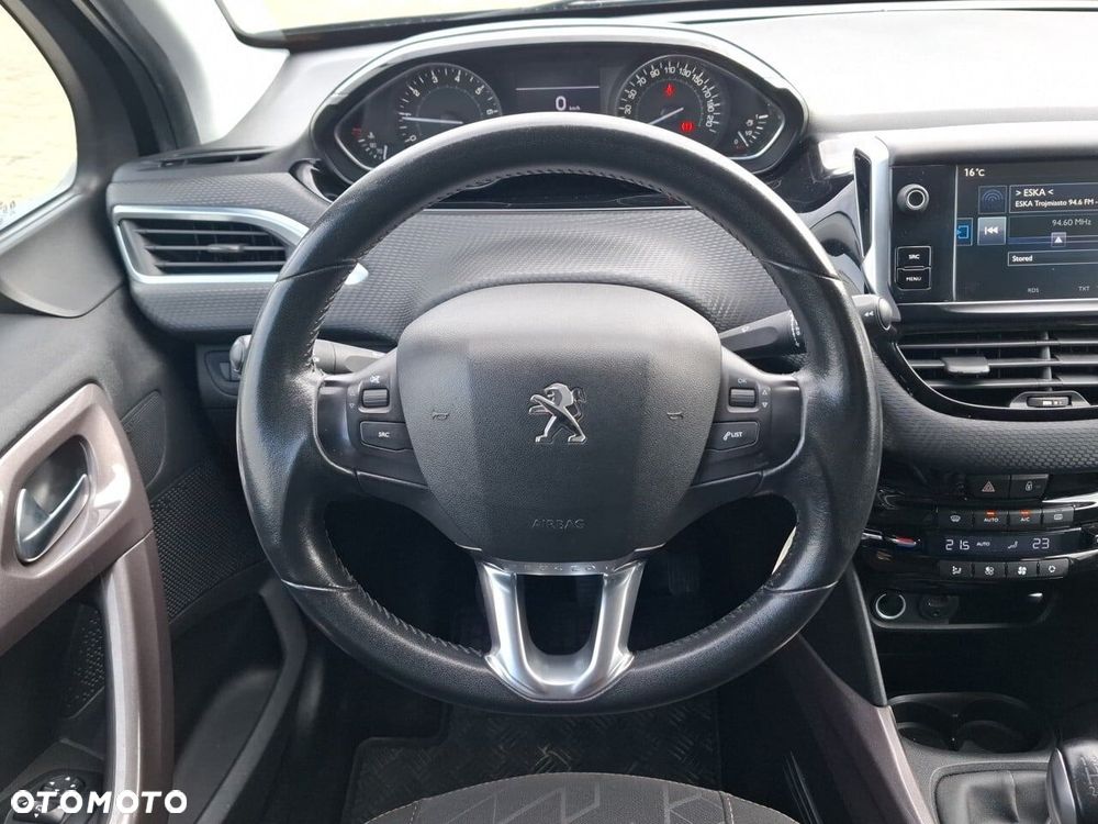 Peugeot 2008 1.2 Pure Tech Style S&S - 10