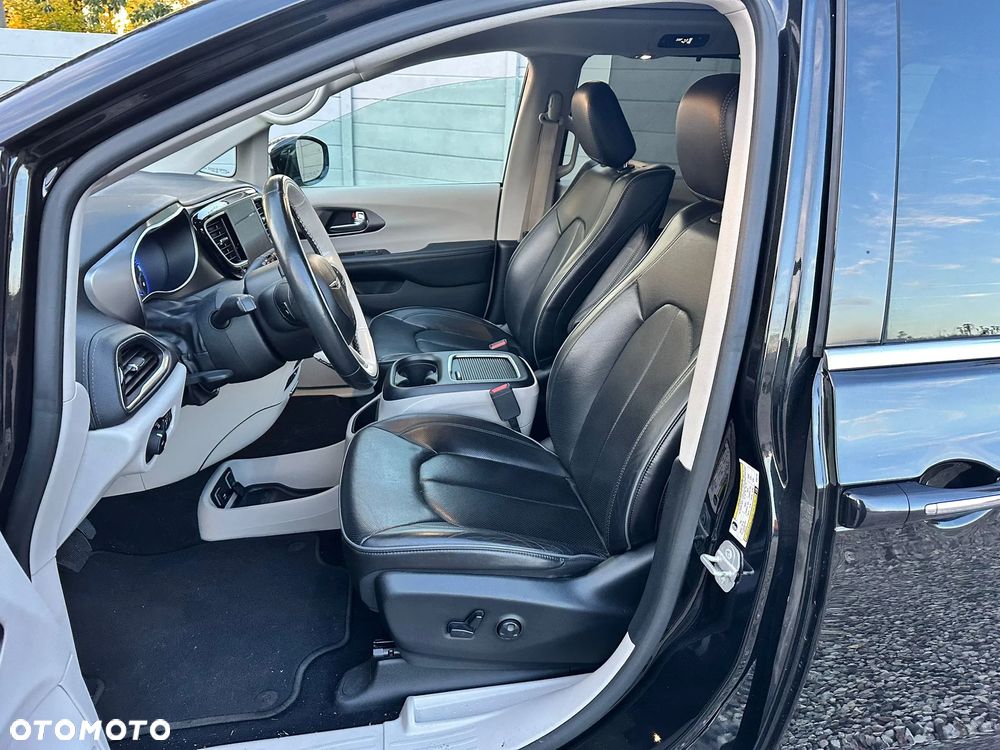 Chrysler Pacifica - 13