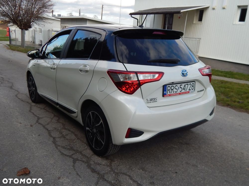 Toyota Yaris Hybrid 100 Premium - 13