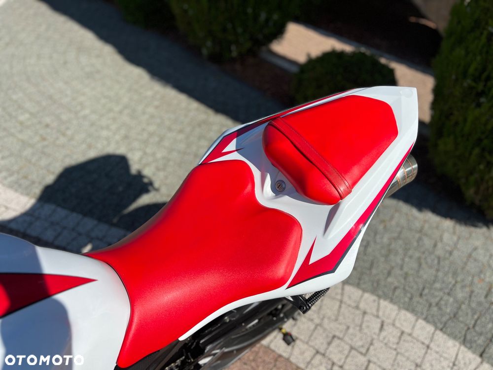 Yamaha R1 - 28