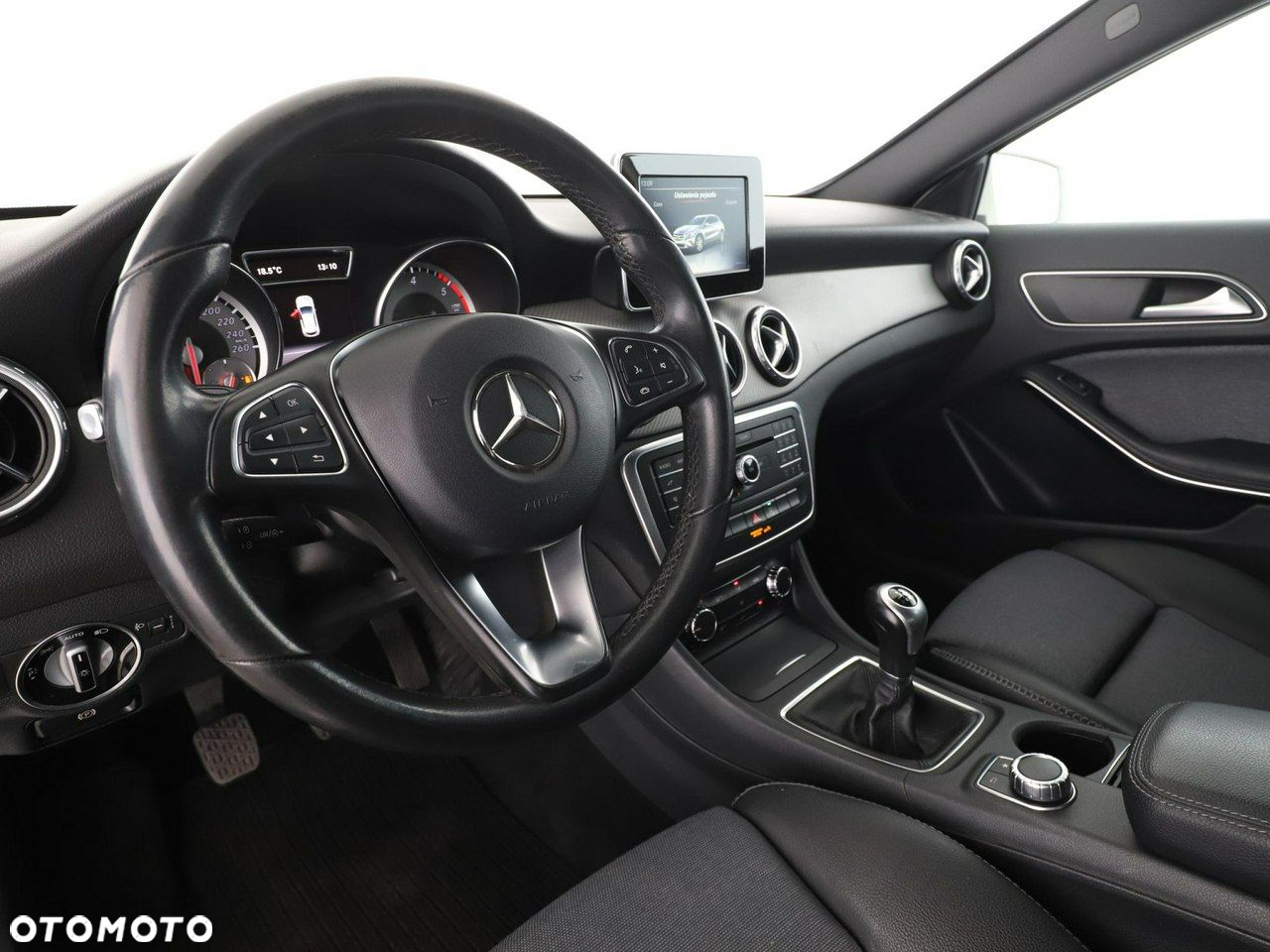 Mercedes-Benz GLA - 14