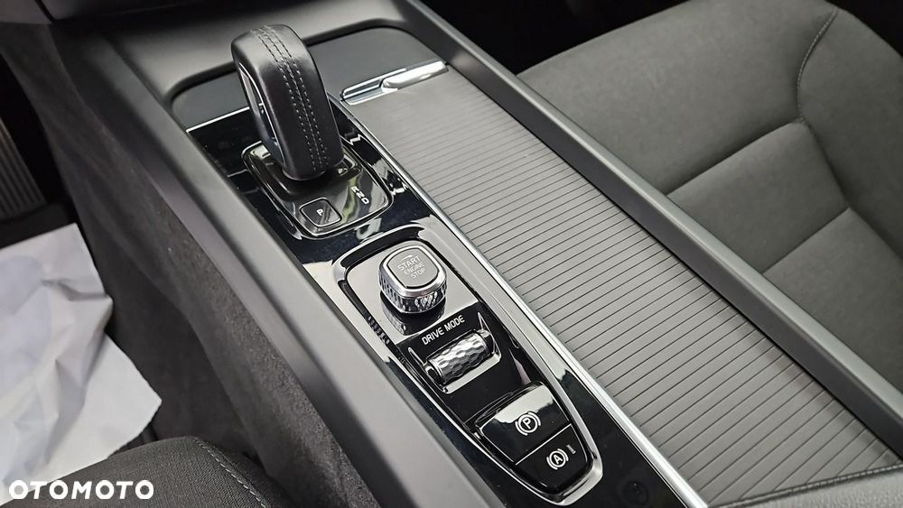 Volvo XC 60 B4 B Momentum - 18