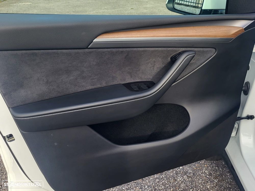 Tesla Model Y Standard - 17