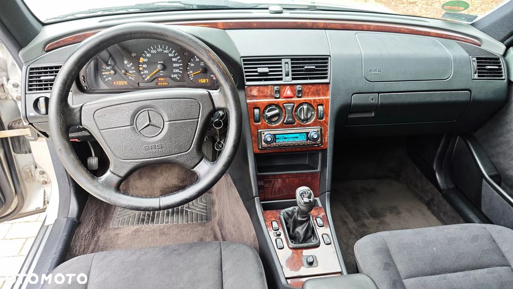 Mercedes-Benz Klasa C 180 T Elegance - 8