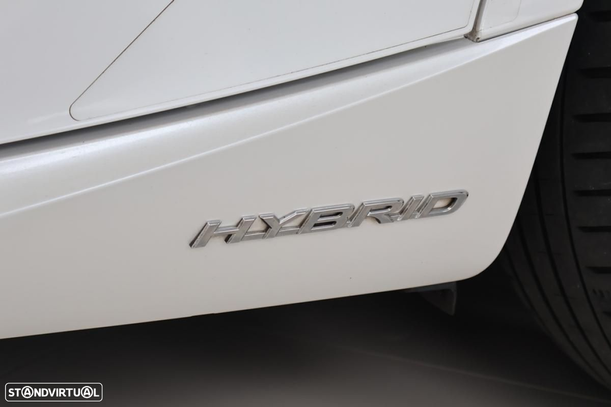 Lexus IS 300H - 16