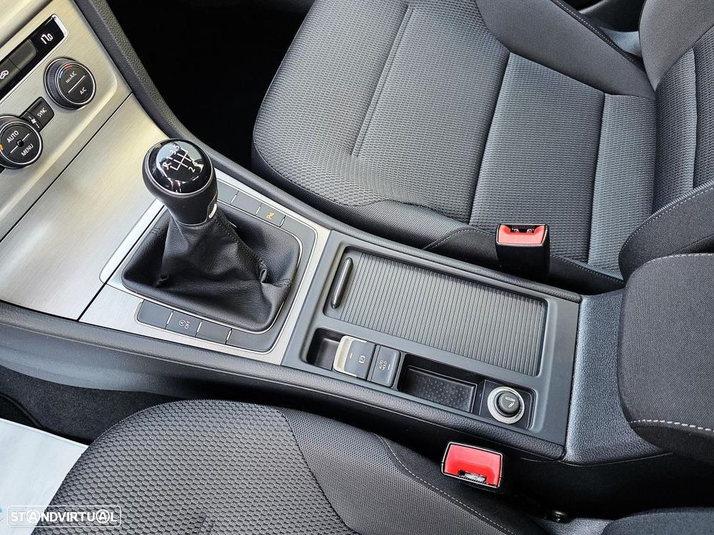 VW Golf 1.6 TDi GPS Edition - 24