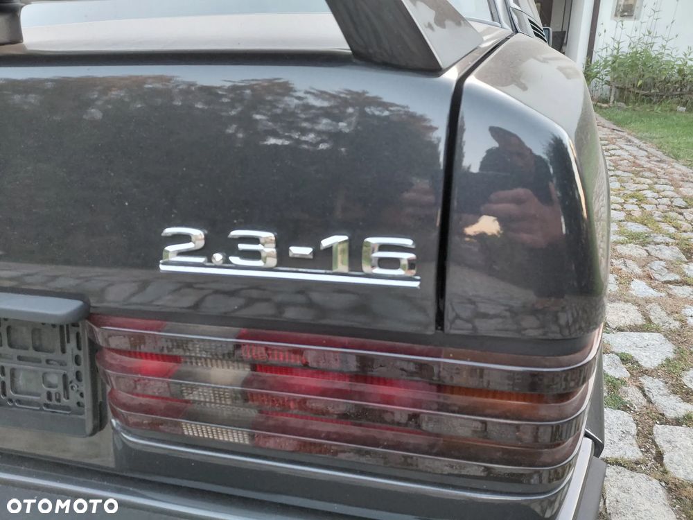 Mercedes-Benz W201 (190) - 4