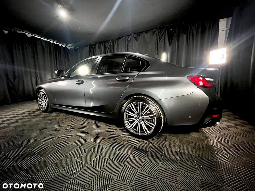 BMW Seria 3 320d xDrive mHEV - 14