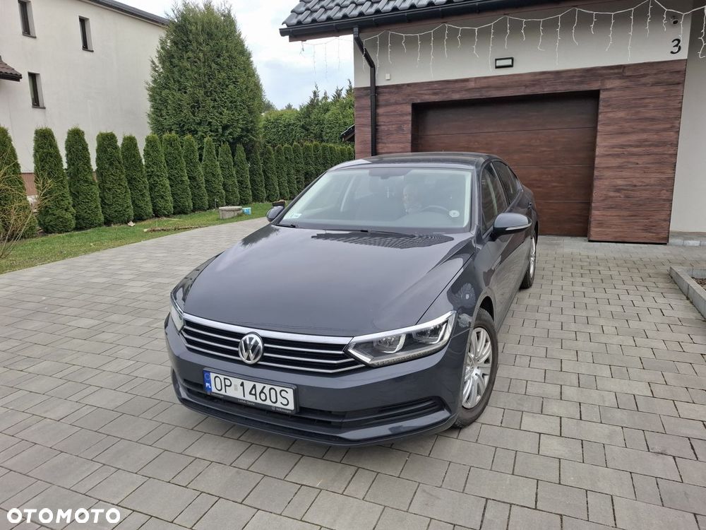 Volkswagen Passat - 1