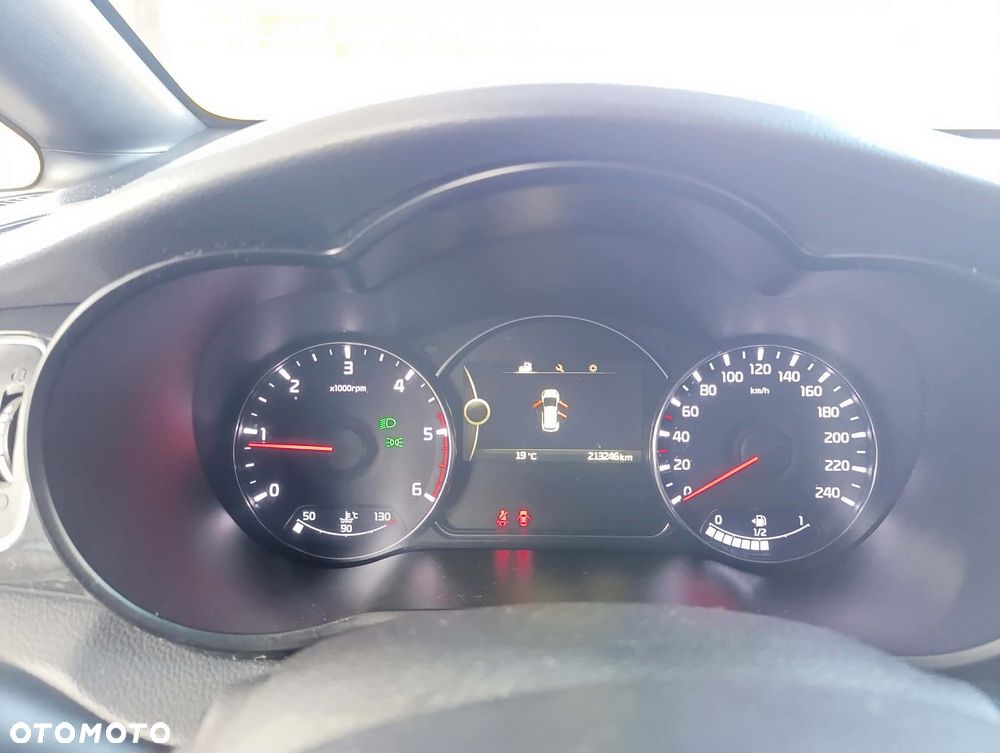 Kia Carens 1.7 CRDi L 7os - 12