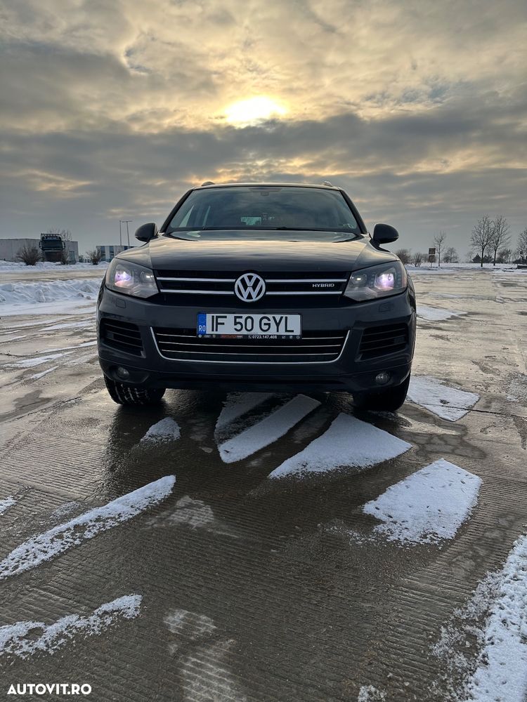 Volkswagen Touareg - 1