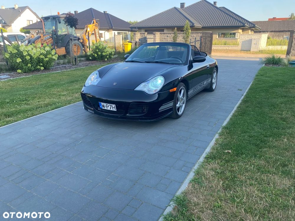 Porsche 911 Carrera 4 Cabrio - 1