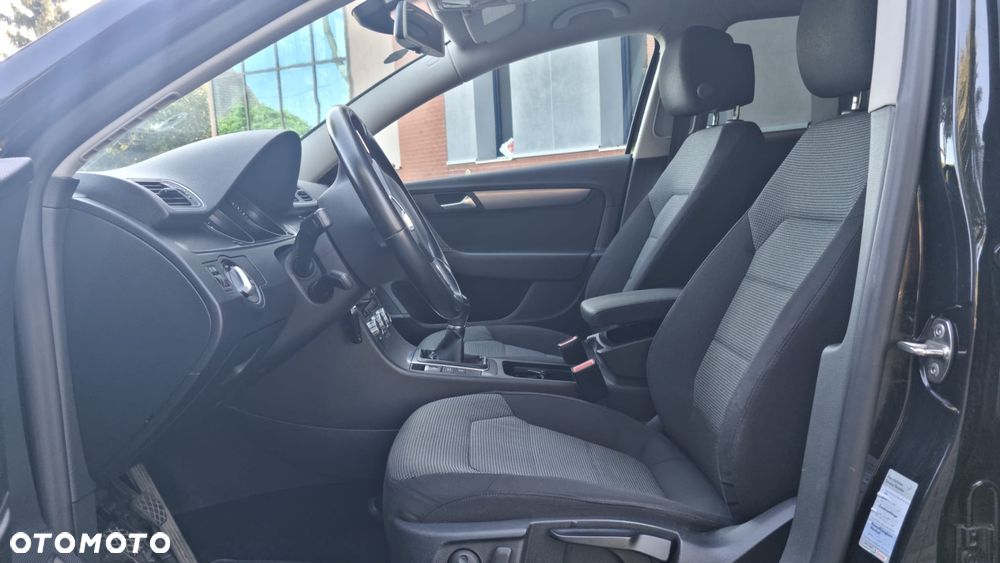 Volkswagen Passat - 12
