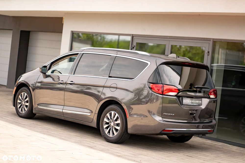 Chrysler Pacifica - 19