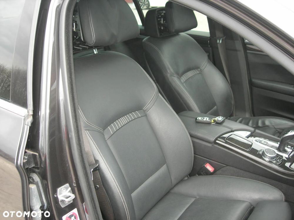 BMW Seria 5 530d xDrive Sport-Aut Luxury Line - 29