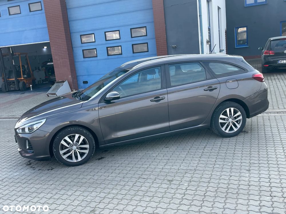 Hyundai i30 blue 1.6 CRDi Passion - 2