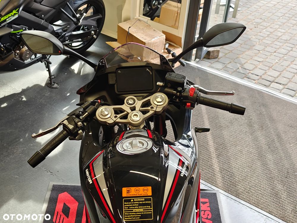 QJMOTOR SRK 125R - 11