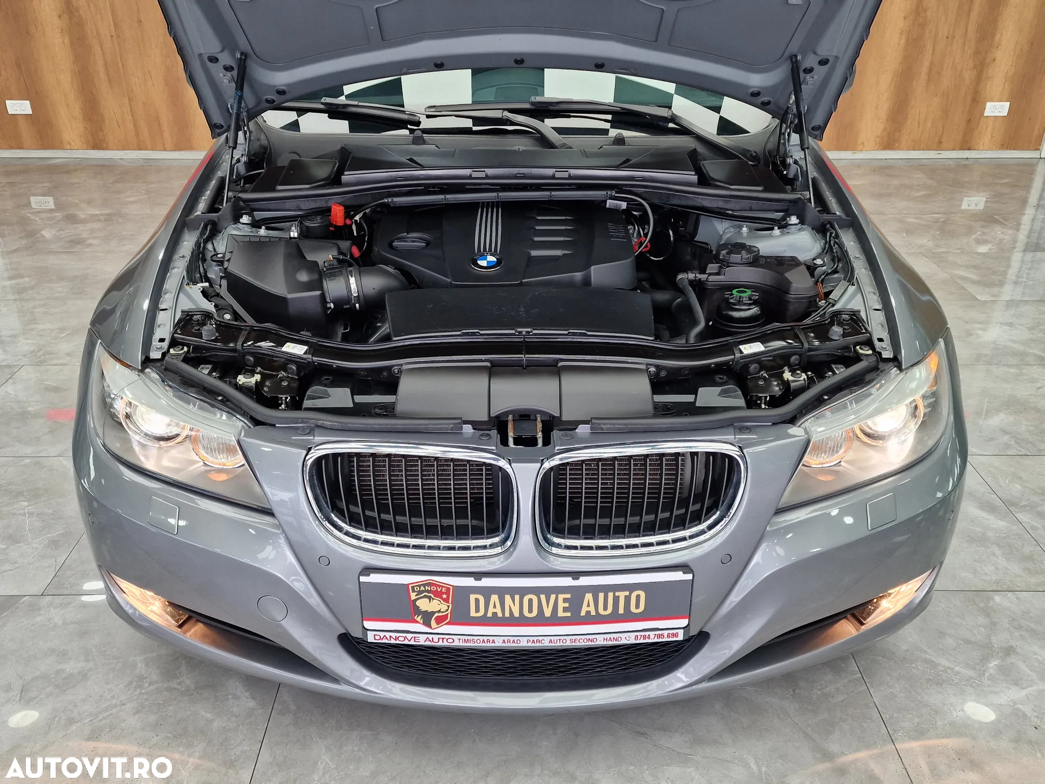 BMW Seria 3 320d DPF Touring Aut. - 25