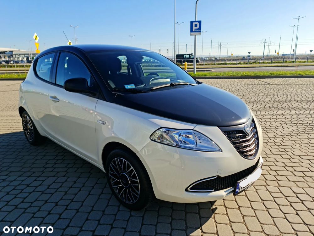 Lancia Ypsilon 1.2 8V Momo S&S - 7