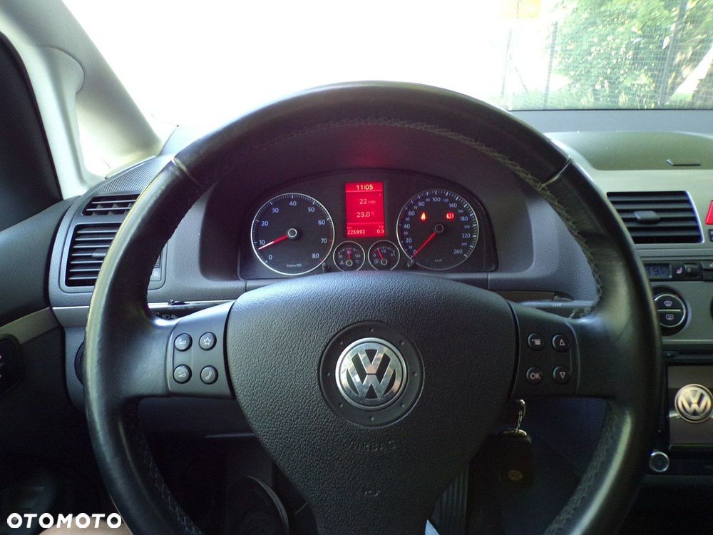 Volkswagen Touran - 33