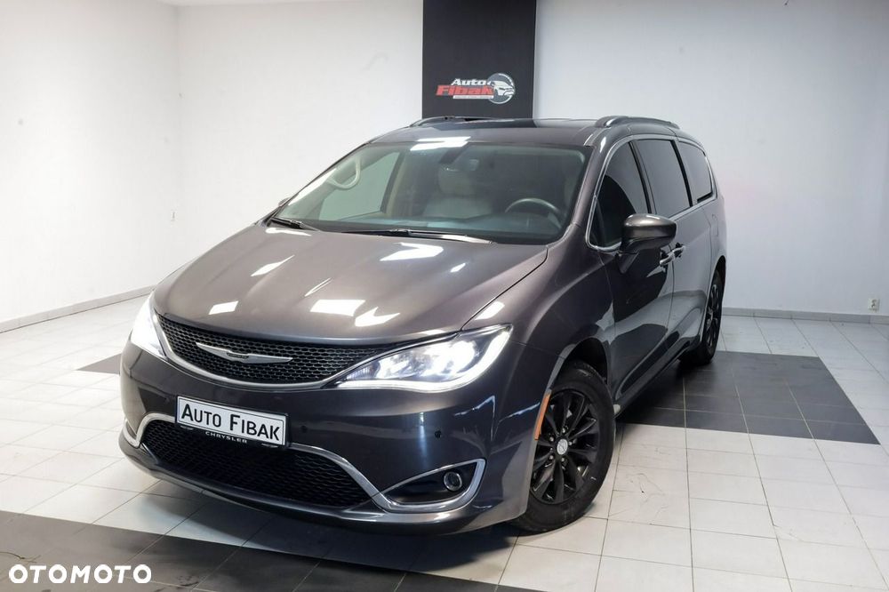 Chrysler Pacifica - 3