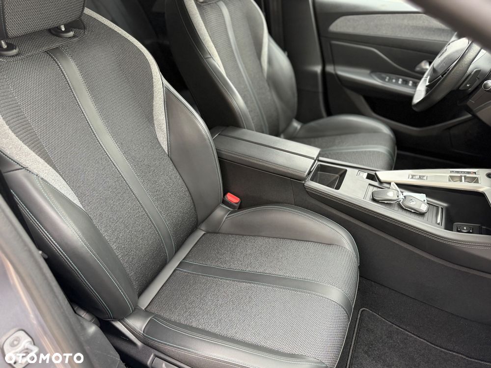 Peugeot 308 BlueHDi 130 EAT8 Allure - 27