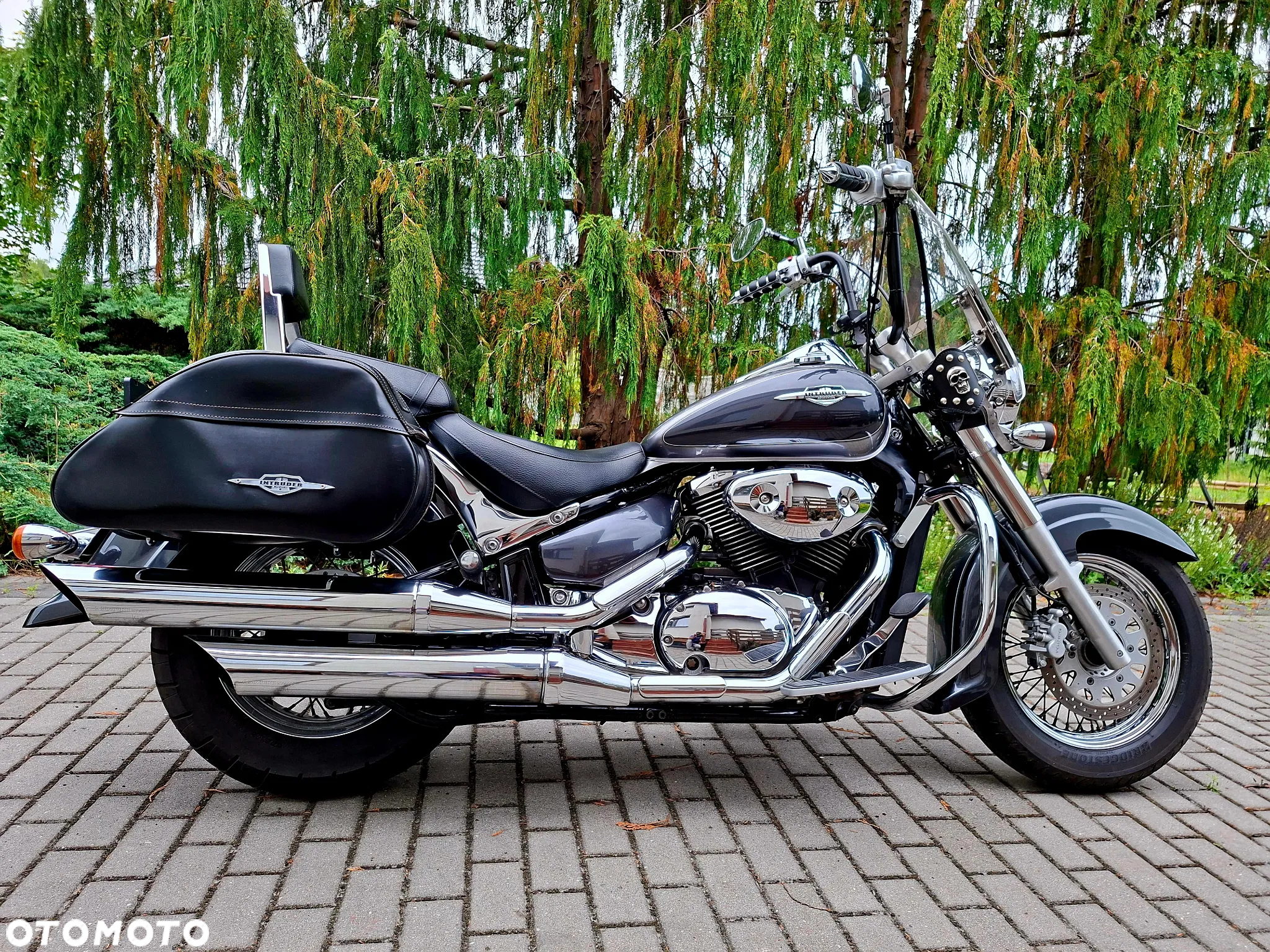 Suzuki Intruder - 14