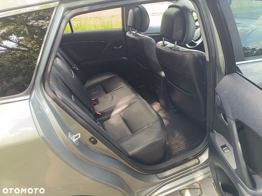 Toyota Avensis 2.0 Prestige NAVI - 36