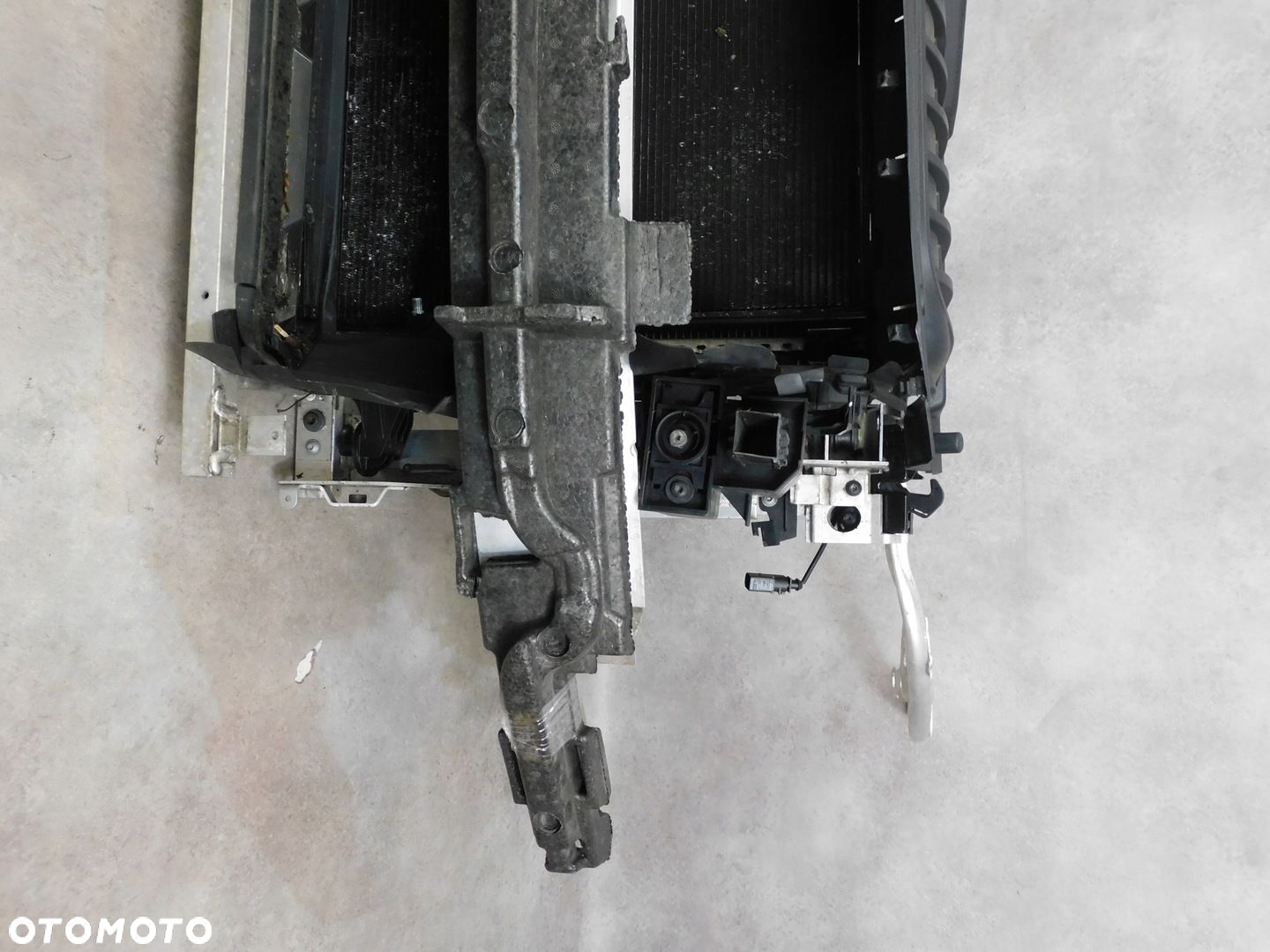 AUDI A8 D5 4N WZMOCNIENIE PAS PRZÓD CHŁODNICE KOMPLET 3.0 - 4