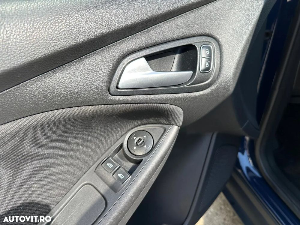 Ford Focus 1.5 TDCi Powershift Titanium - 9