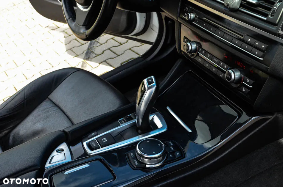 BMW Seria 5 520d Touring Luxury Line - 39