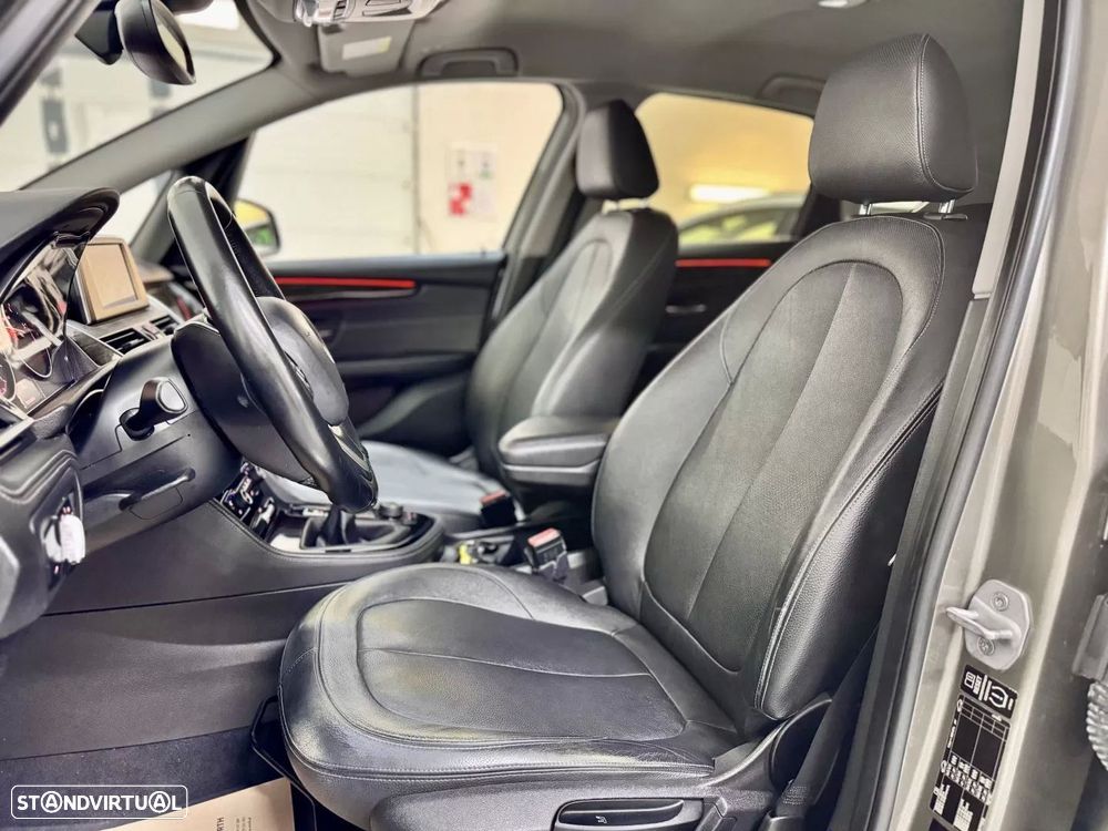 BMW 218 Active Tourer d Line Luxury - 24