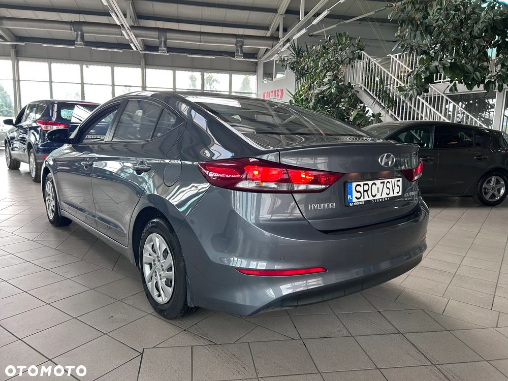 Hyundai Elantra 1.6 Classic Plus - 4
