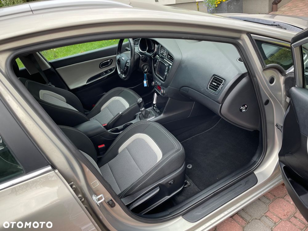 Kia Ceed - 13