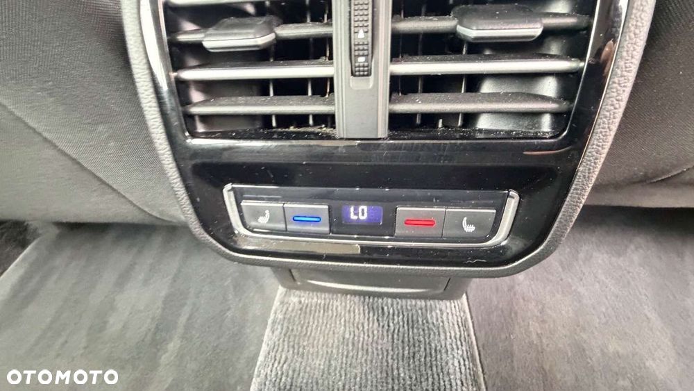 Volkswagen Passat - 37