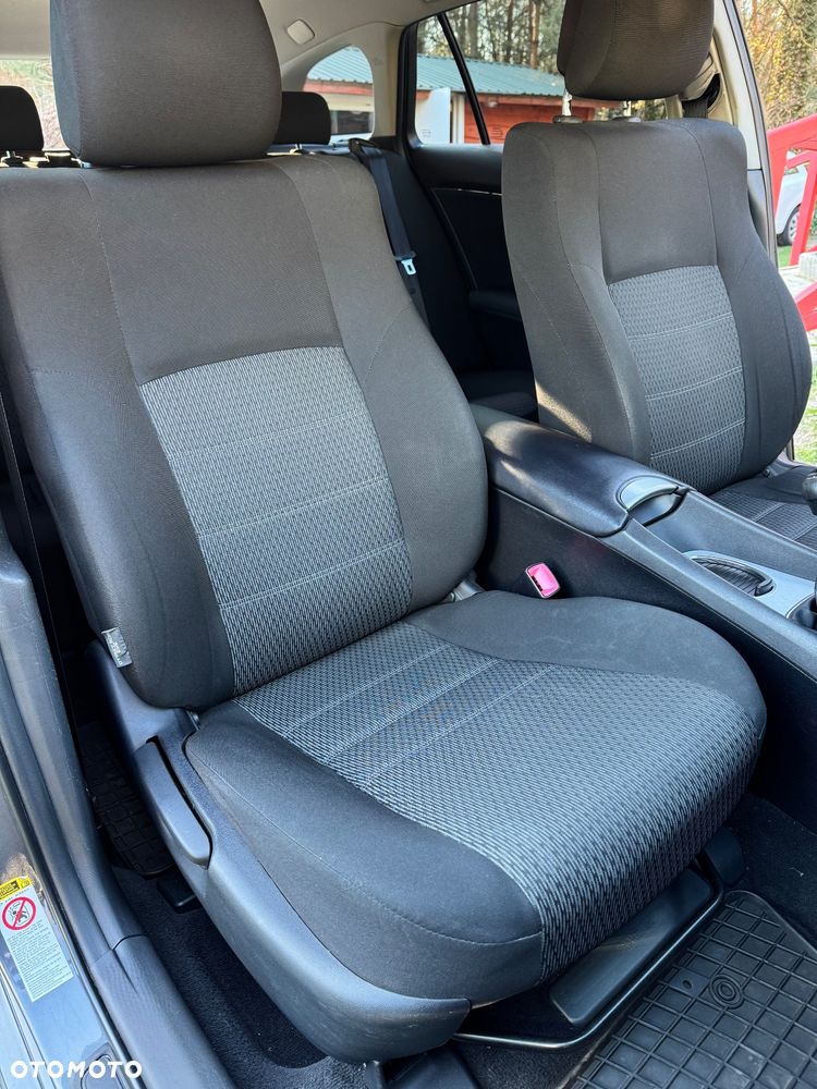 Toyota Avensis 2.0 D-4D - 25