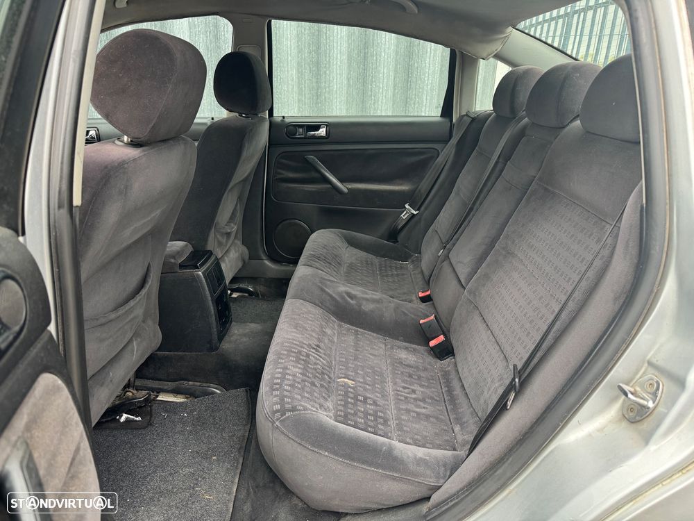 VW Passat 1.9 TDi Confortline - 10