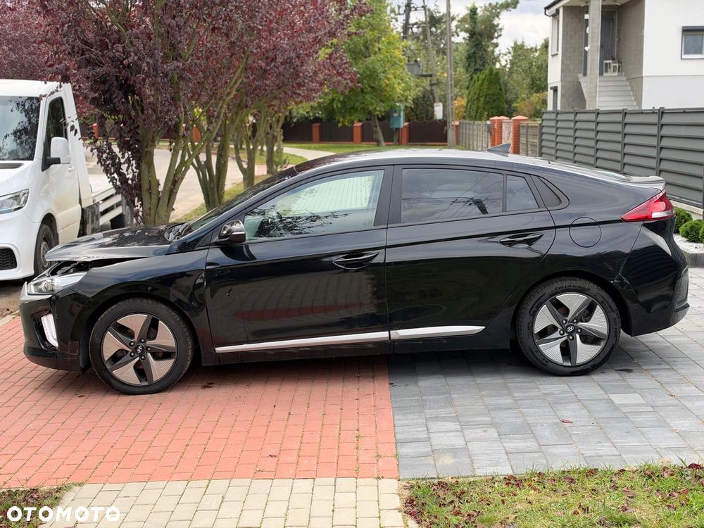 Hyundai IONIQ - 7