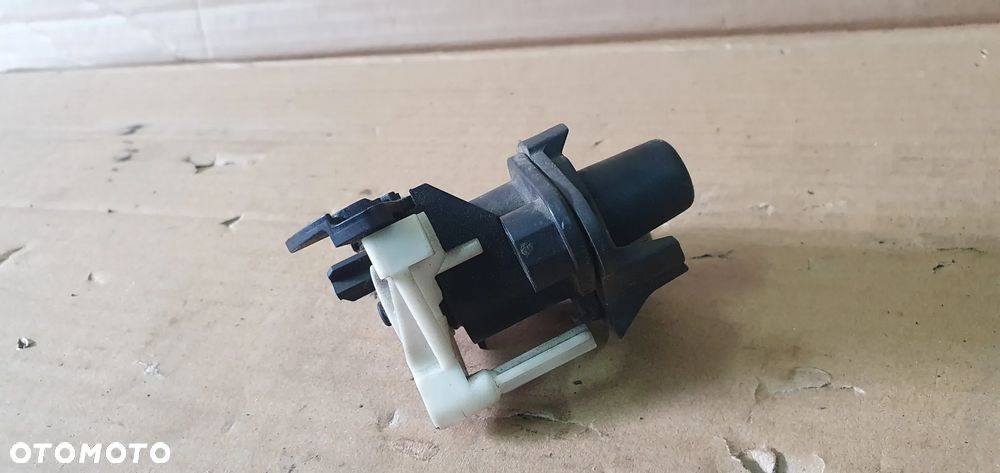 Klamka przycisk klapy bagażnika Toyota Aygo I - 5