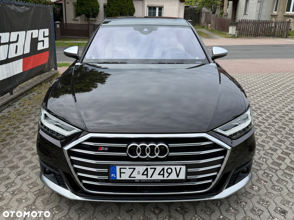 Audi S8 - 2