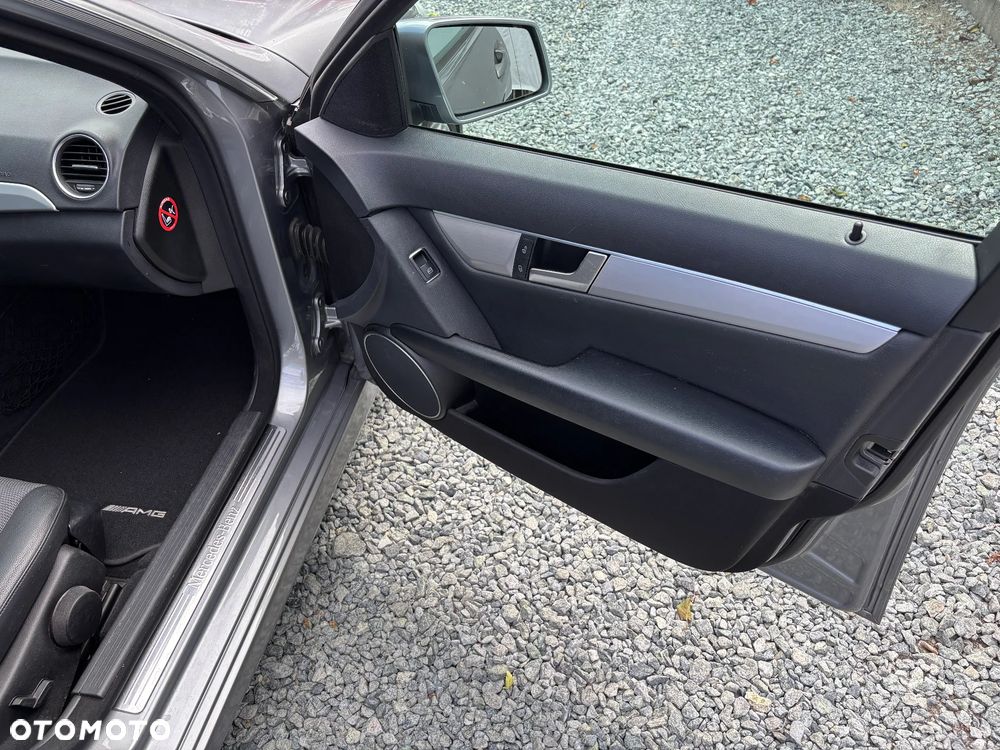 Mercedes-Benz Klasa C 250 (BlueTEC) d 4Matic 7G-TRONIC AMG Line - 22