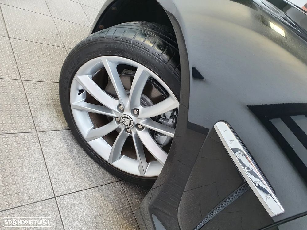 Jaguar XF Sportbrake 2.2 D R-Sport - 17