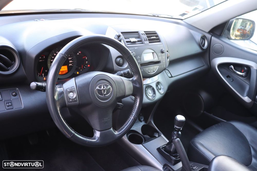 Toyota RAV4 2.2 D-4D X - 8