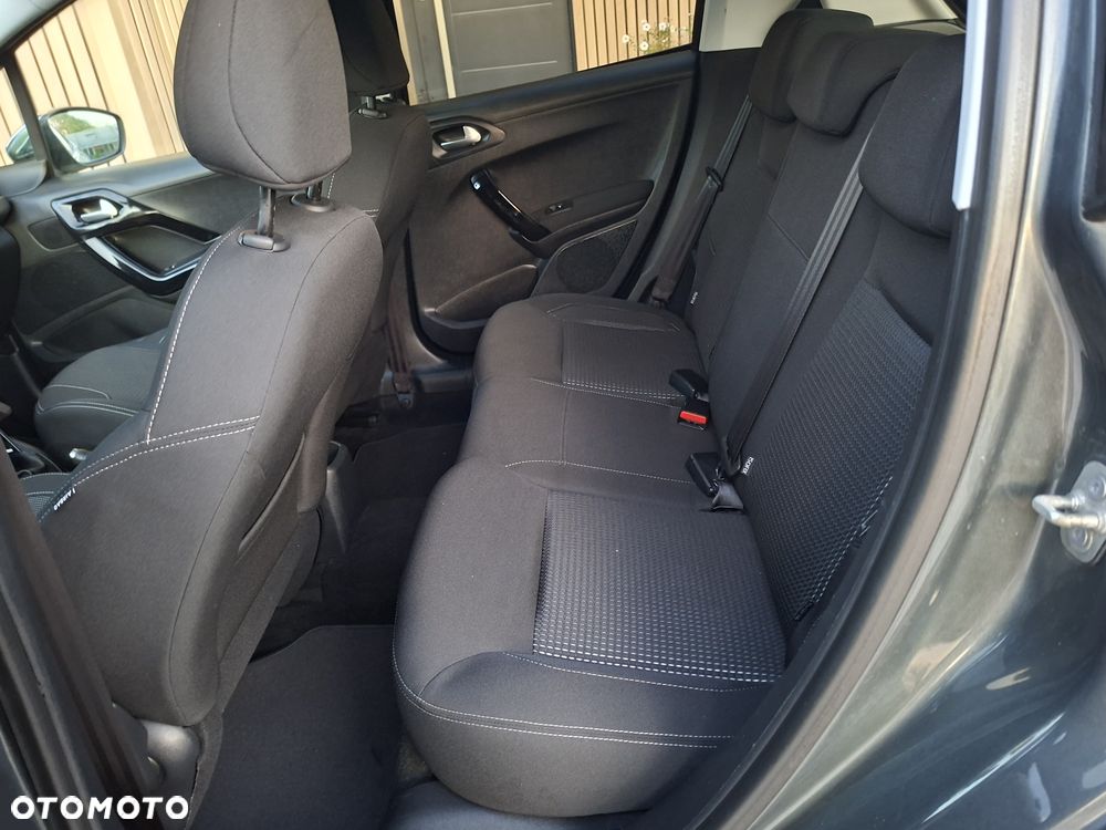 Peugeot 208 - 12
