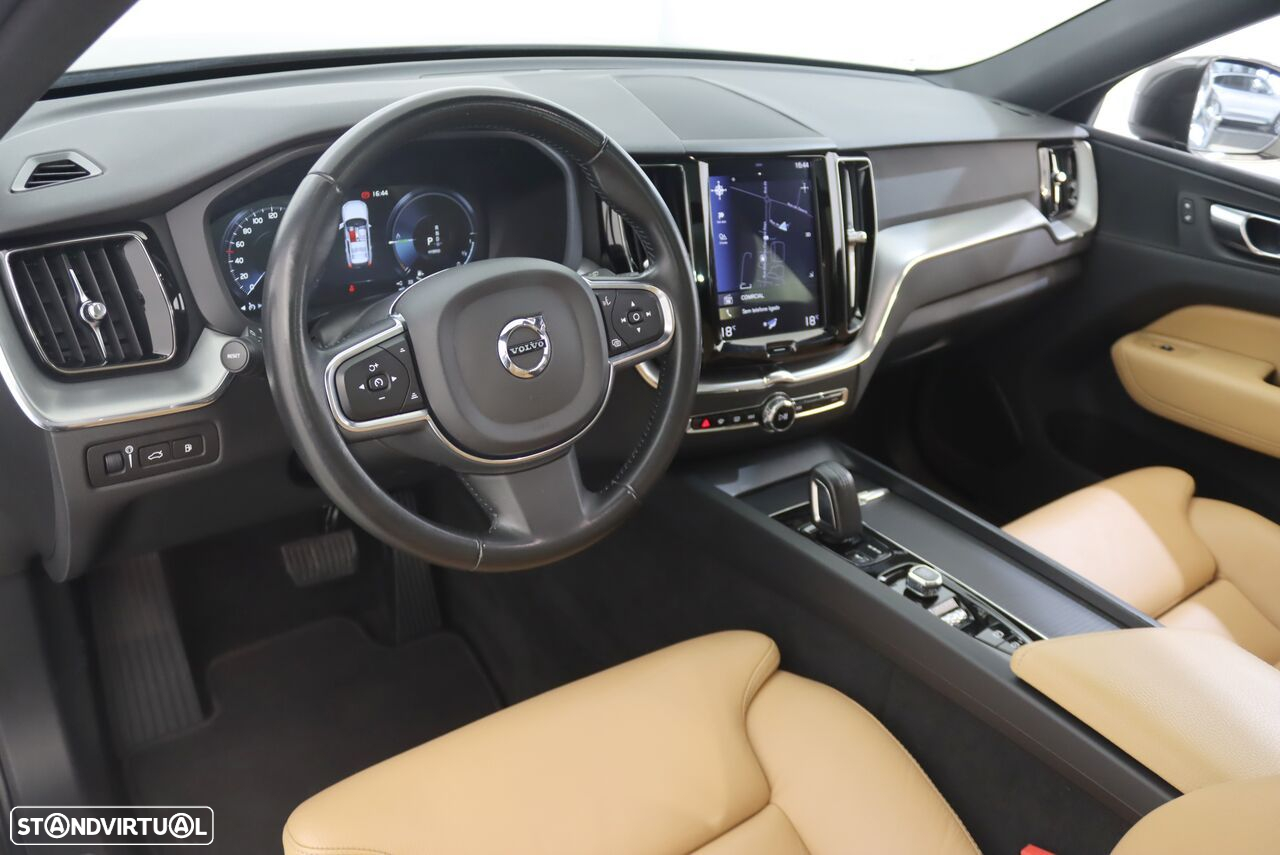 Volvo XC 60 2.0 T8 PHEV Momentum Plus AWD - 3