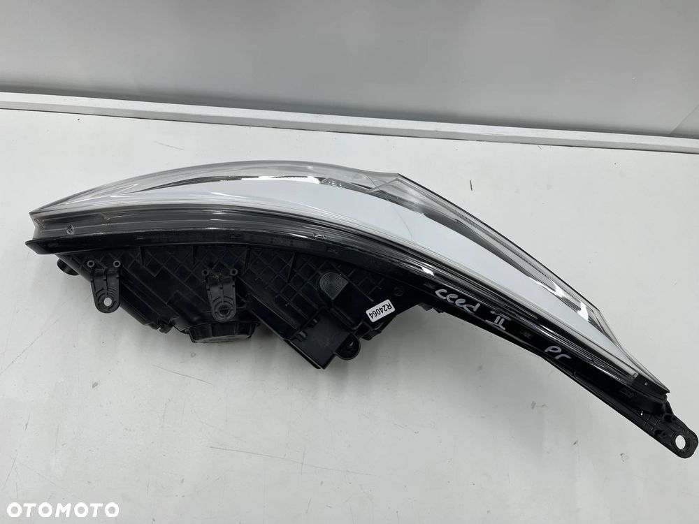 Lampa reflektor Kia Ceed II 2 Proceed 2 II 12-18r. prawa przednia soczewka + pasek LED prawy przód E - 6