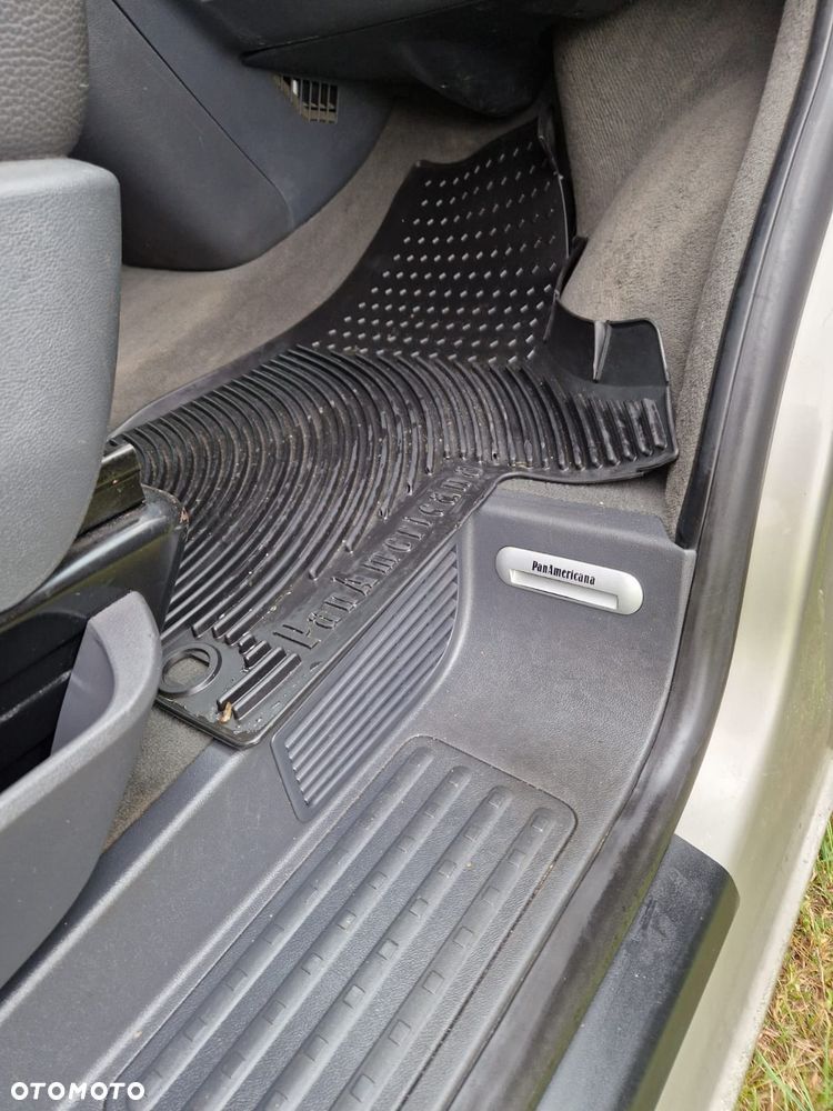 Volkswagen Multivan - 28